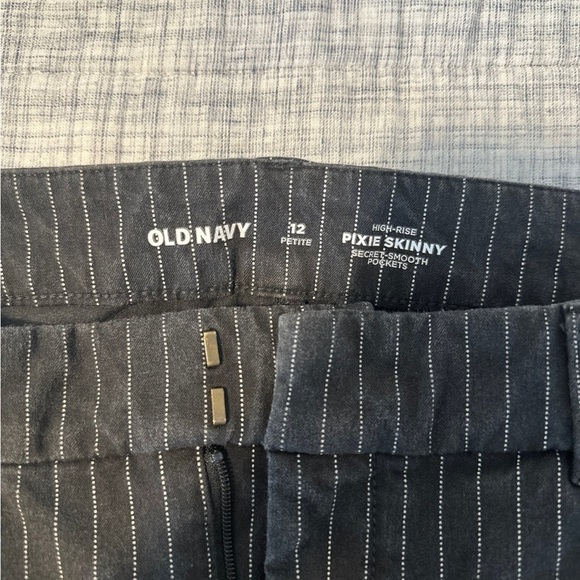 Old Navy High-Rise Pixie Skinny Pants - Picture 2 of 7